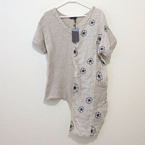BELLA AMORE LAGENLOOK TUNIC SIZE SMALL.